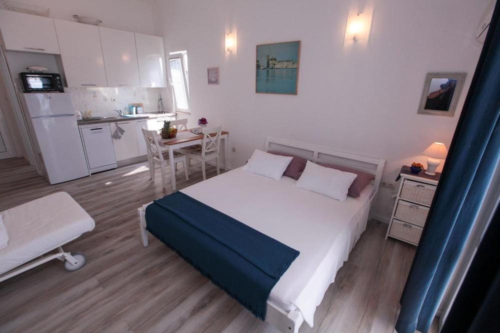 Apartments Luka Rogoznica  Eksteriør bilde