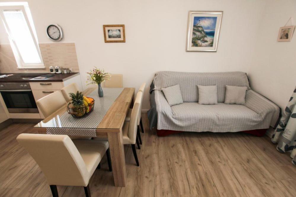 Apartments Luka Rogoznica  Eksteriør bilde